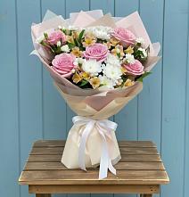 Букет цветов из:  Гвоздики, Орхидеи и Розы #REPLACE_PRED# Россоше