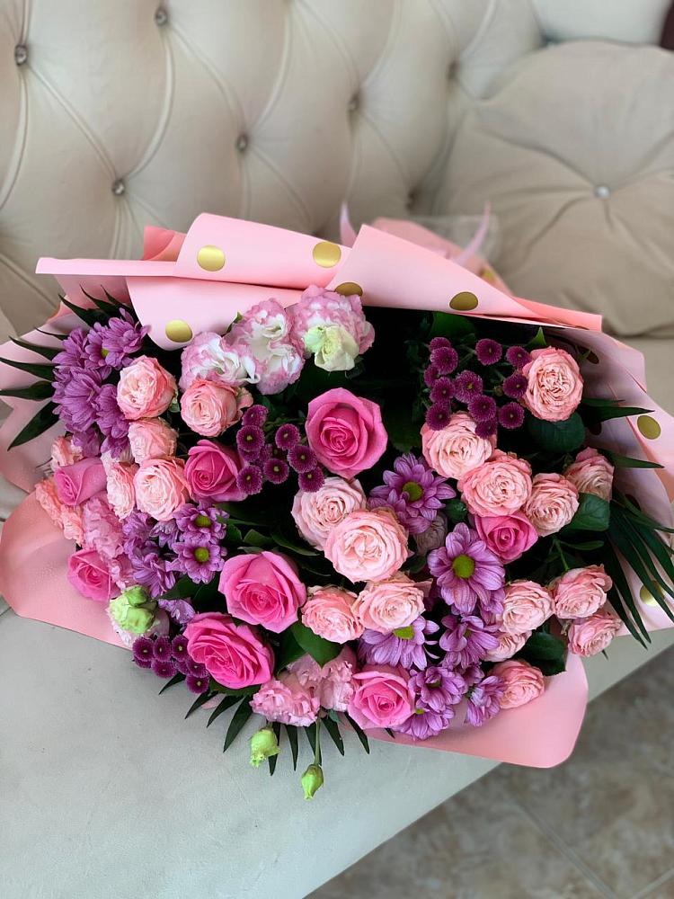 Букет цветов из: Хризантемы, Розы и Лизиантусы в Россоше