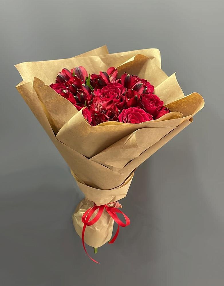 Букет цветов из: Альстромерии и Розы в Россоше