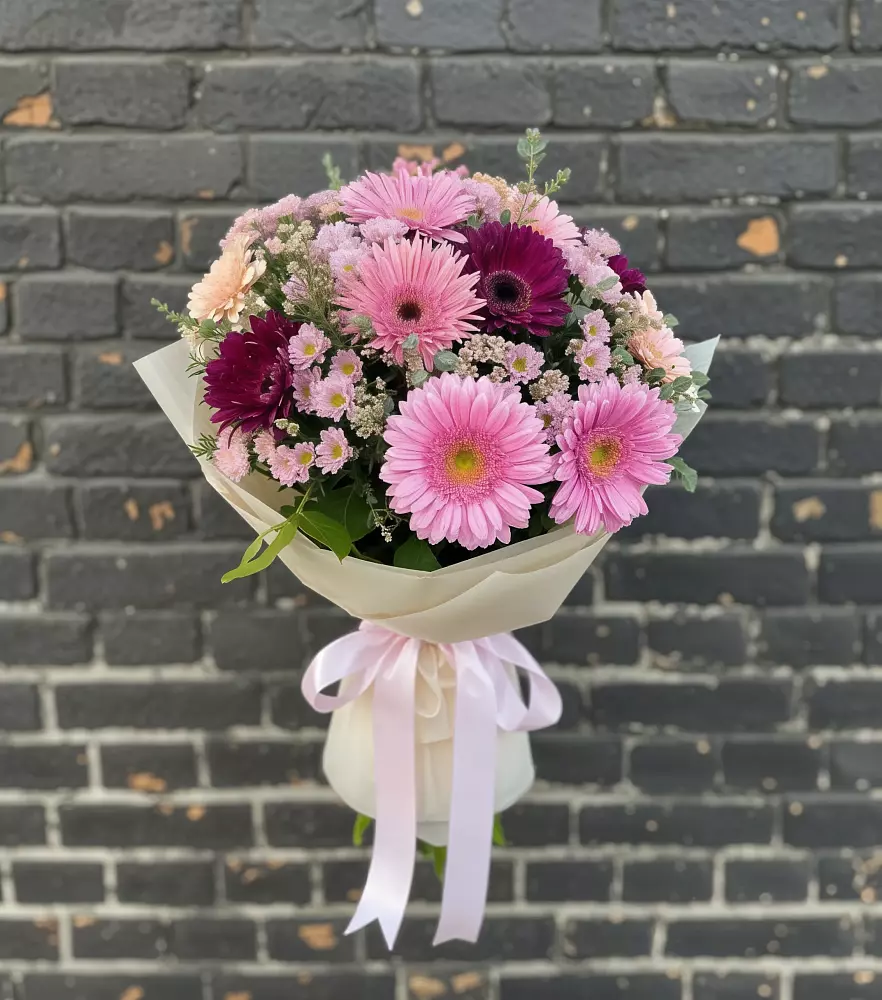 Букет цветов из: Герберы и Хризантемы в Россоше