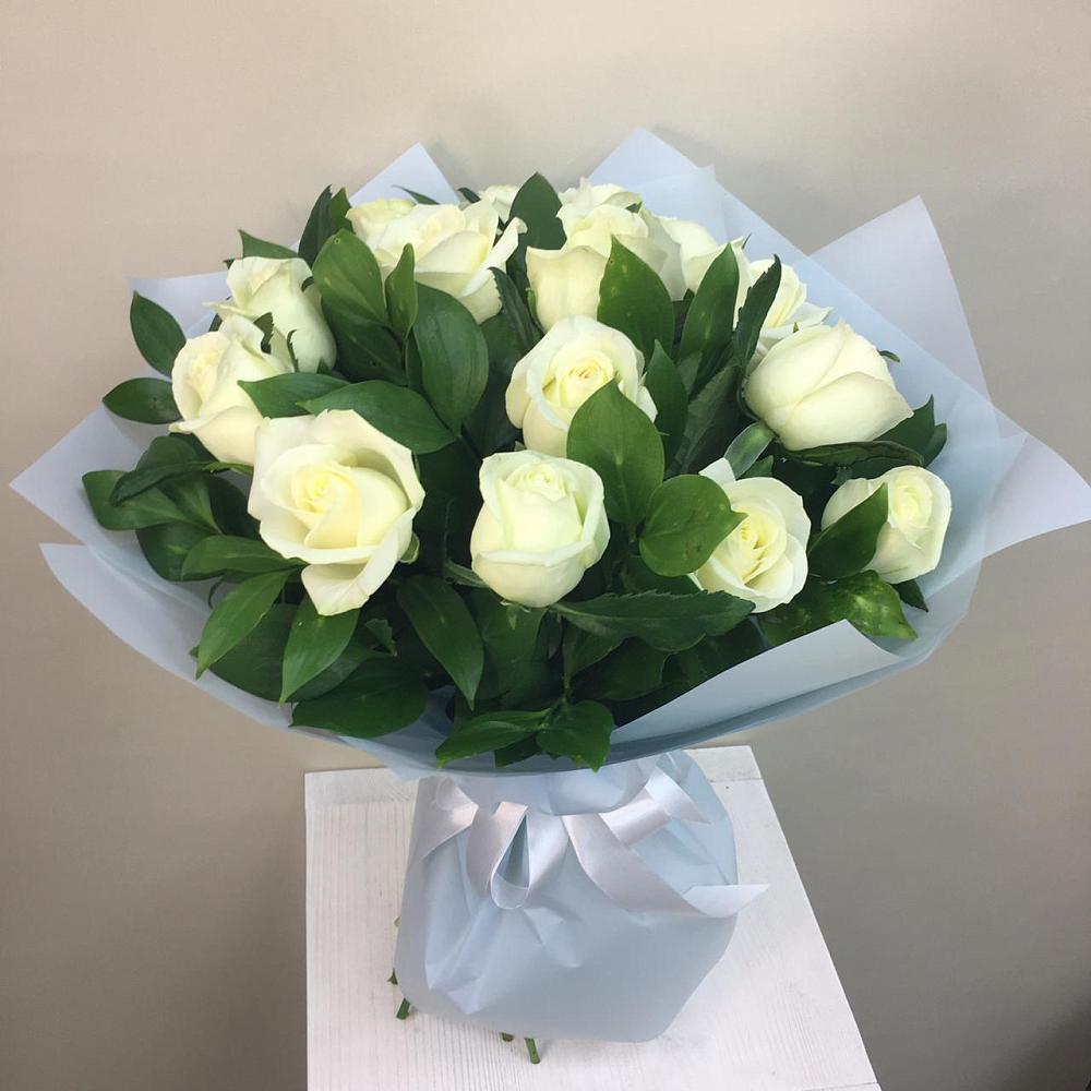 Букет 15 Белых роз Проуд в Россоше