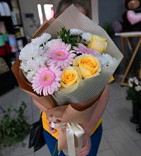 Букет цветов из:  Герберы, Розы и Хризантемы в Россоше