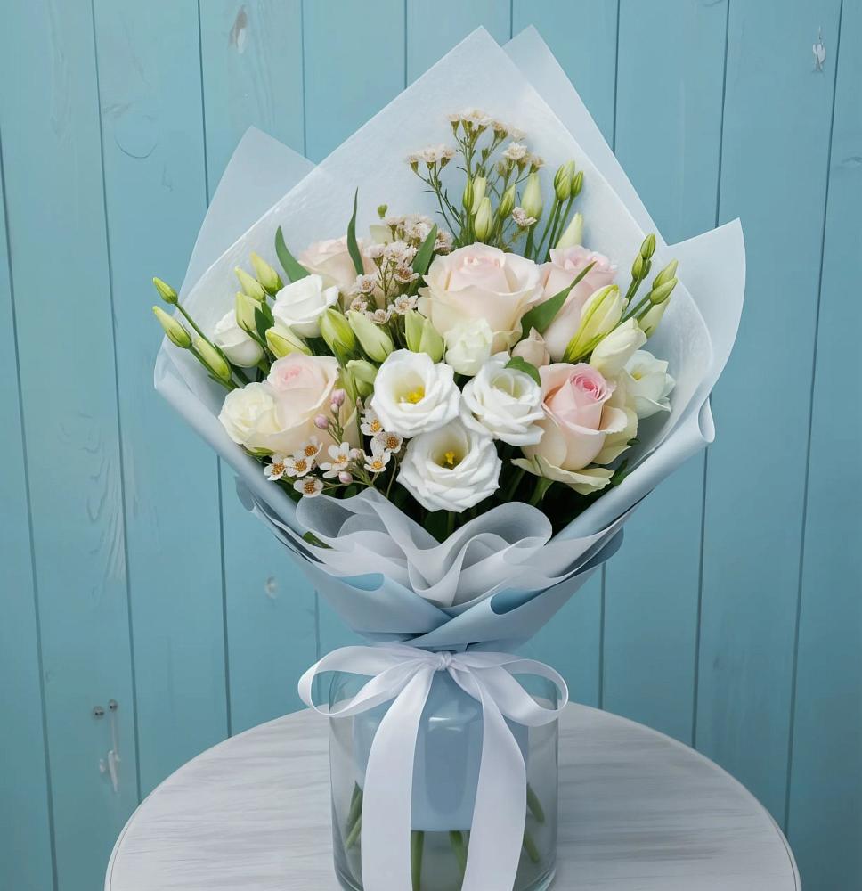 Букет цветов из: Розы и Лизиантусы в Россоше