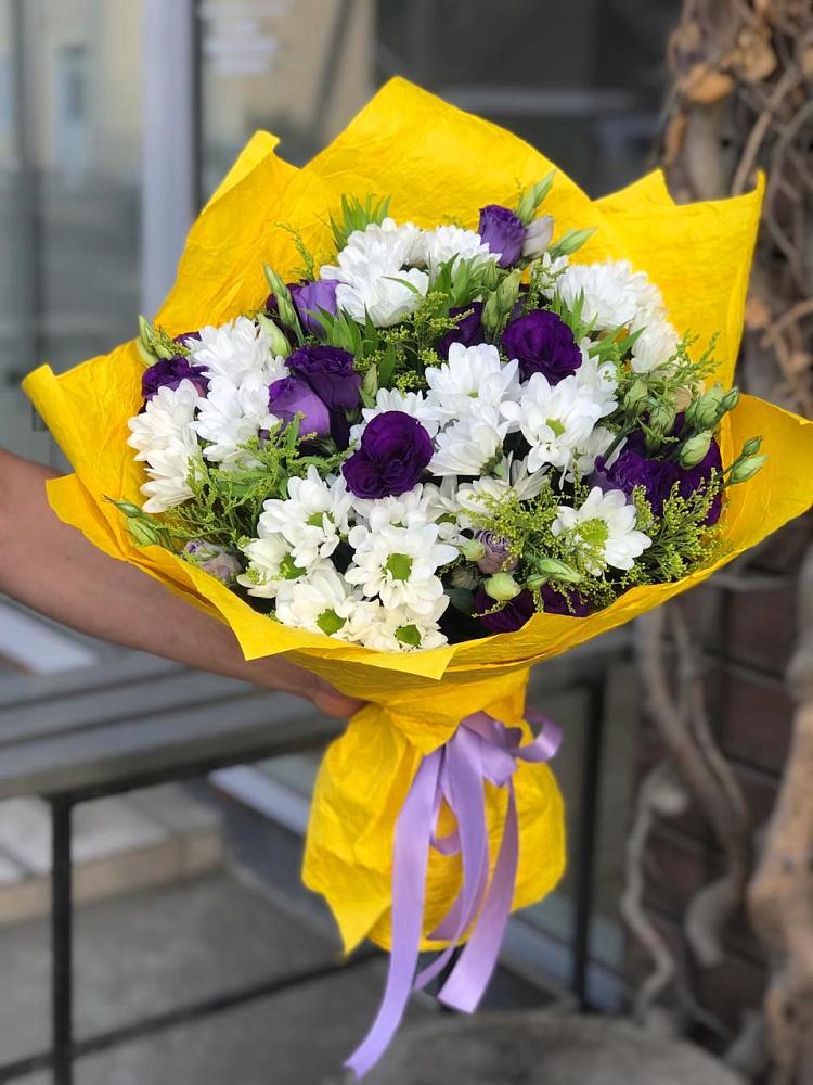 Букет цветов из: Ирисы, Хризантемы и Ромашки в Россоше