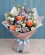 Букет цветов из:  Лизиантусы, Розы, Альстромерии и Гипсофила в Россоше