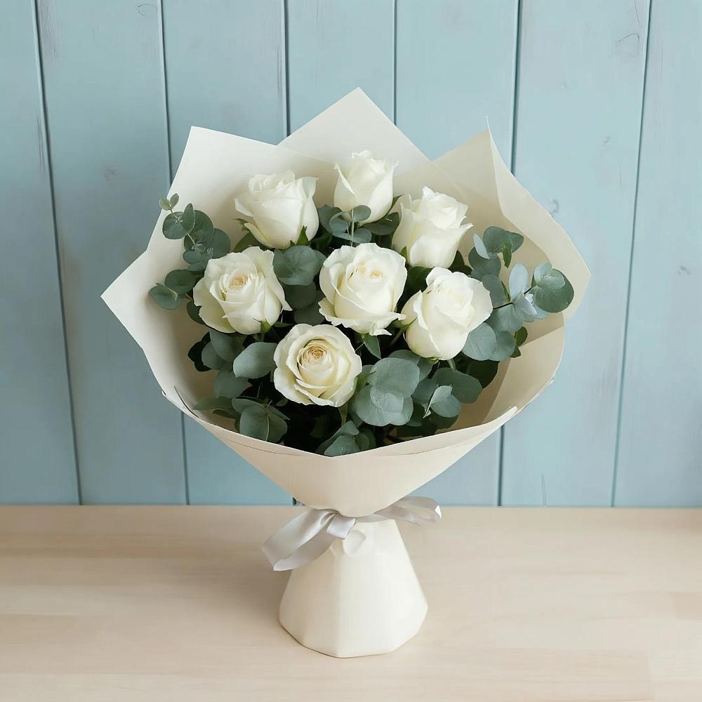 Букет Белые розы в Эвкалипте в Россоше