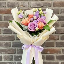 Букет цветов из:  Лизиантусы и Розы в Россоше