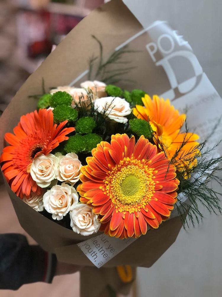 Букет цветов из: Герберы, Хризантемы и Розы в Россоше