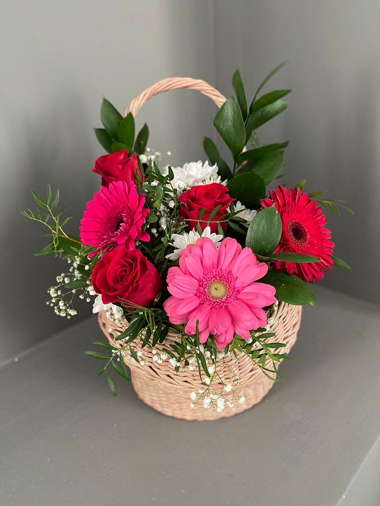 Цветочная композиция из Розы, Хризантемы и Герберы в корзине в Россоше