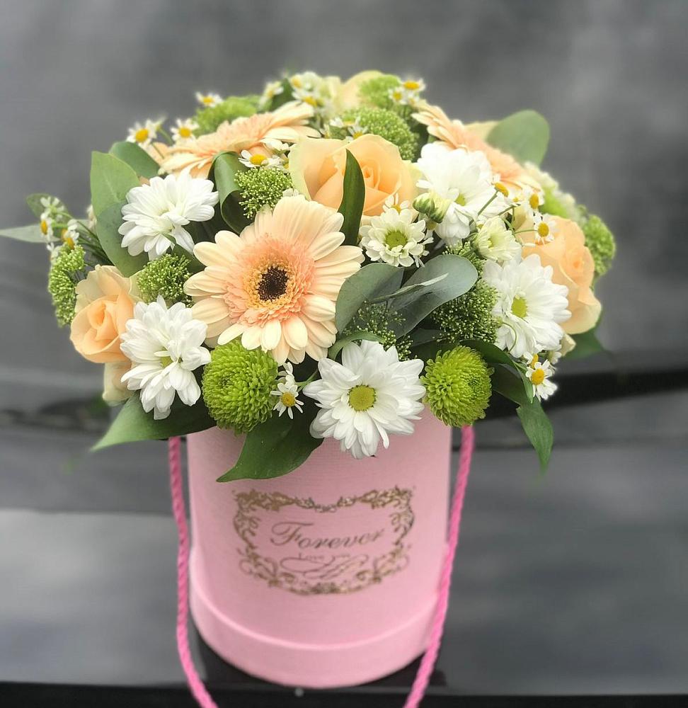 Цветочная композиция из Розы, Герберы и Хризантемы в шляпной коробке в Россоше