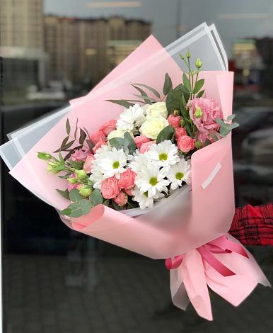 Букет цветов из: Розы, Лизиантусы и Хризантемы в Россоше