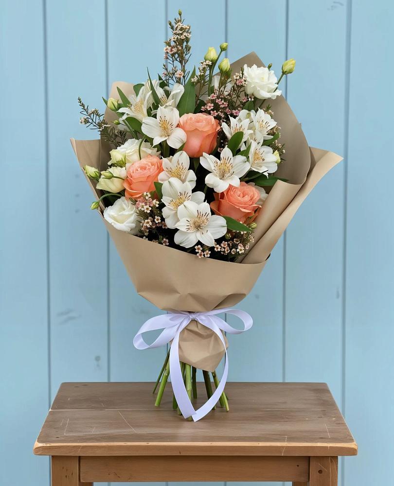 Букет цветов из: Альстромерии, Лизиантусы, Розы и Хризантемы в Россоше